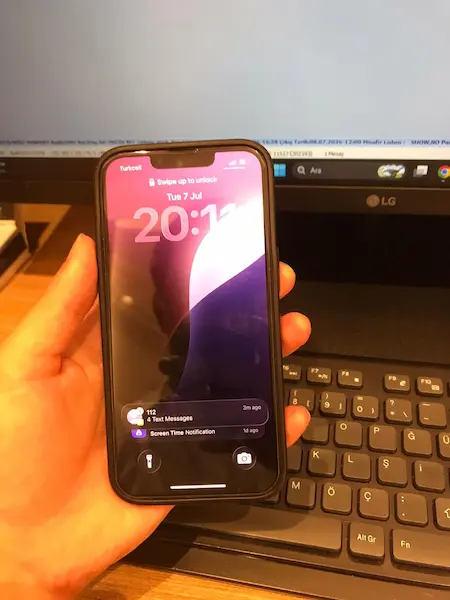 Recovered mobile phone after hotel pickup in Istanbul